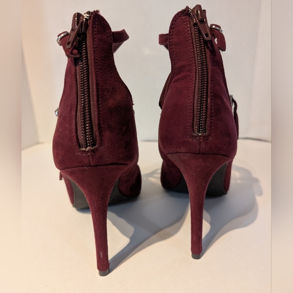 Burgundy Faux Suede 3 Strap Stilleto Heels Sz.10W Christian Siriano‎ - Picture 7 of 15